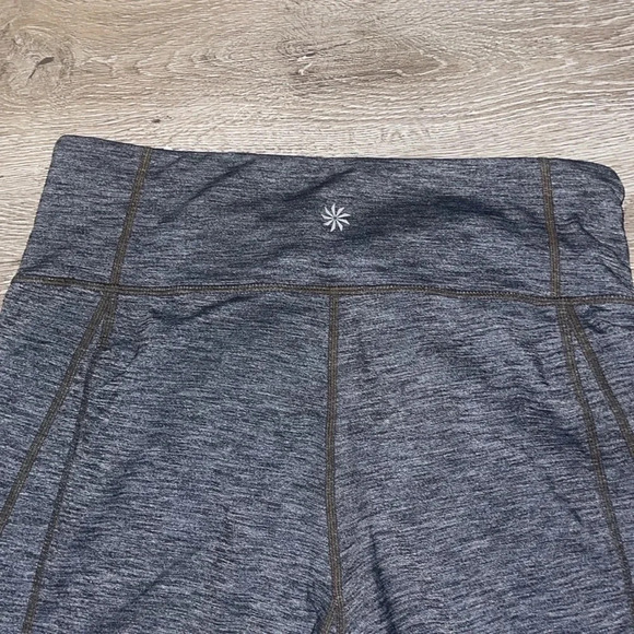 Athleta gray workout leggings in size medium capri crop pants running - Picture 10 of 10